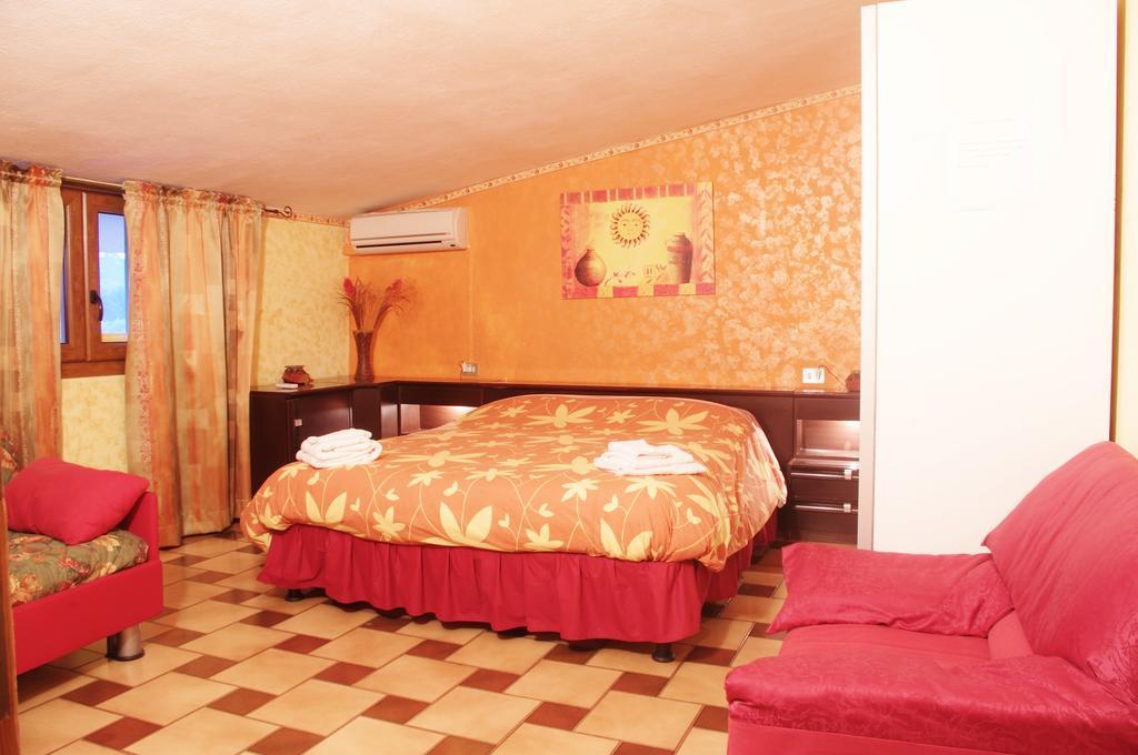 B&B Fantar House Carbonia Oda fotoğraf